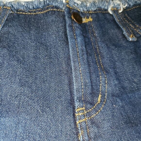 L.E.I. Denim Shorts Size 11 - Picture 4 of 7